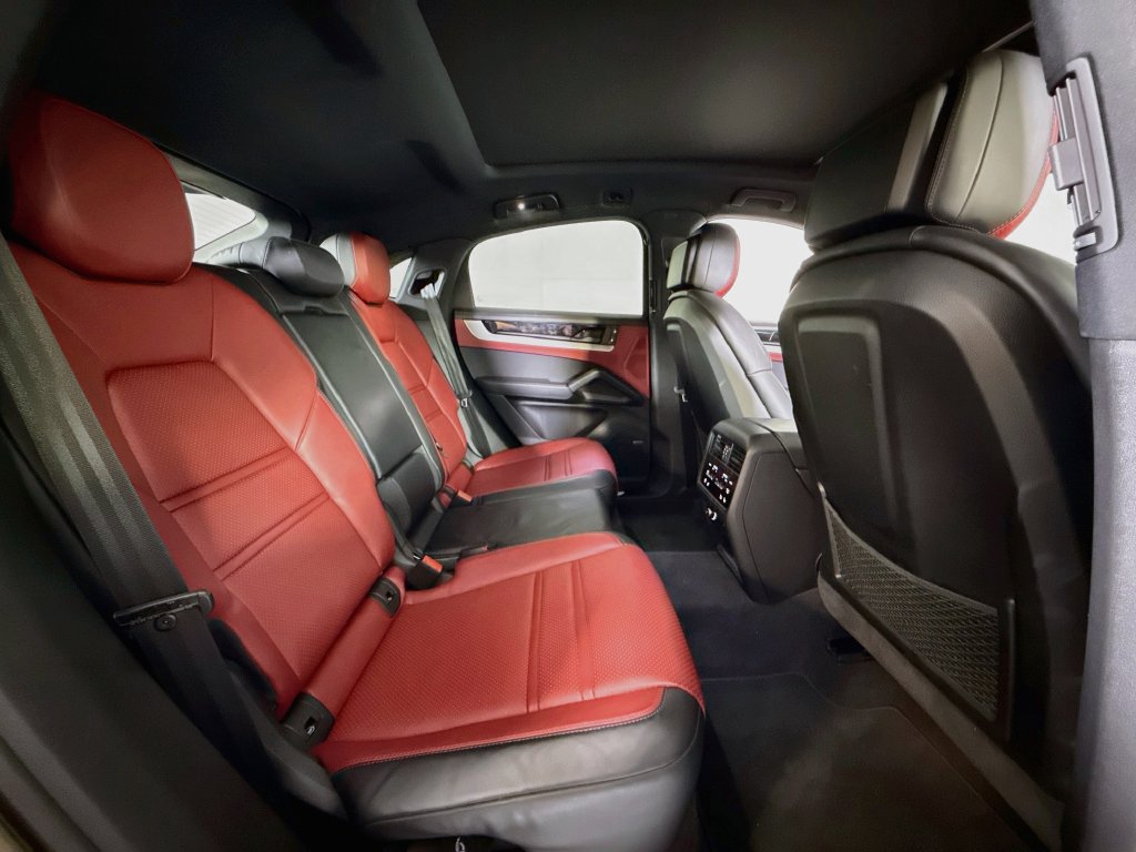 Certified 2024 Porsche Cayenne Coupe AWD/4WD image 19