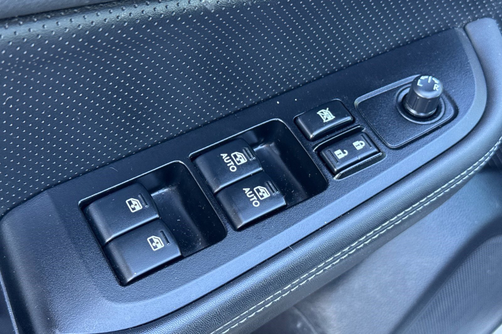 Used 2015 Subaru Outback 3.6R Limited image 13