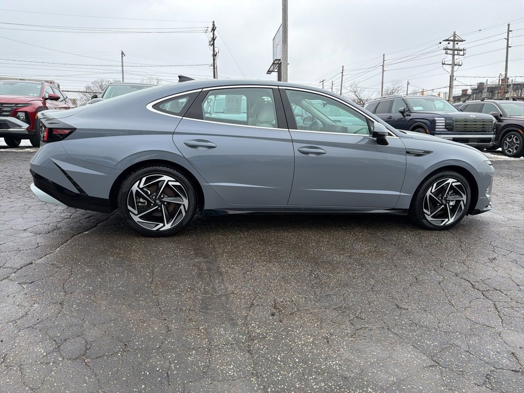 Certified 2024 Hyundai Sonata SEL w/ Convenience Package image 8