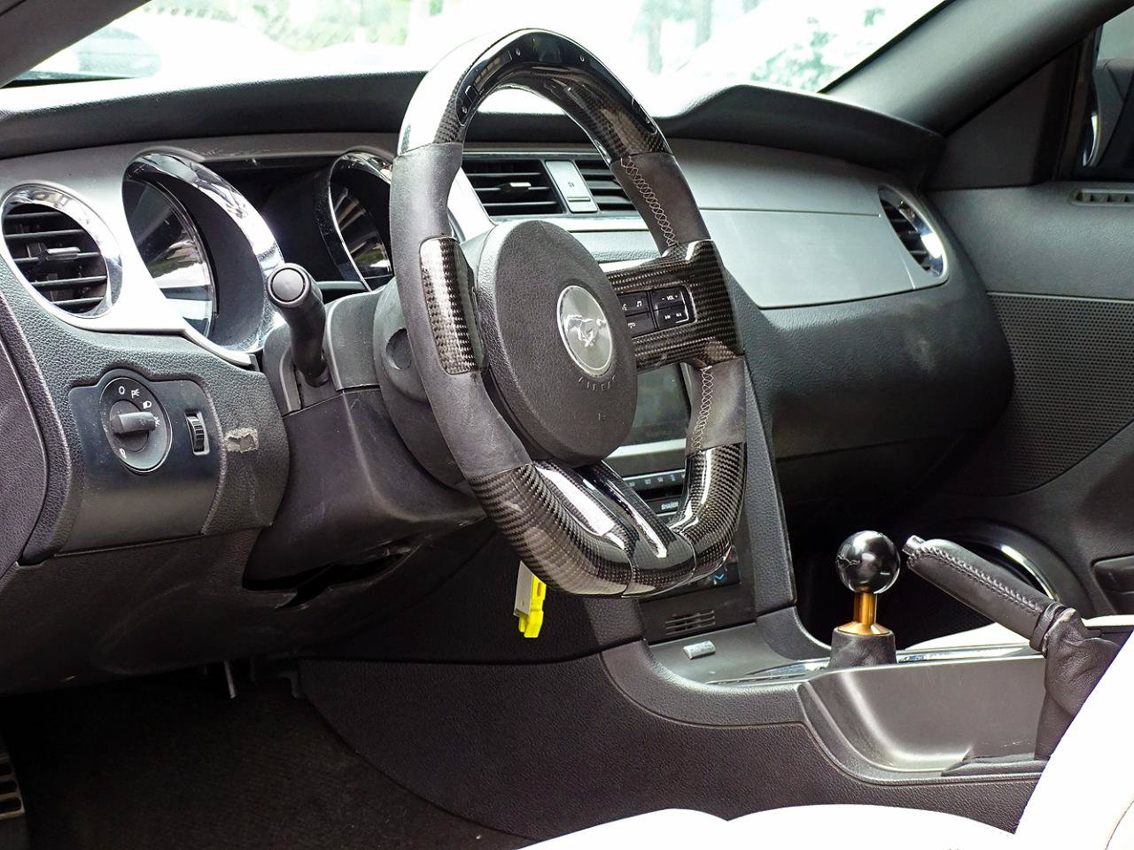 Used 2013 Ford Mustang GT Premium w/ Electronics Pkg RWD image 23
