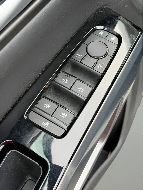 Used 2024 Nissan Pathfinder SL w/ SL Premium Package image 11