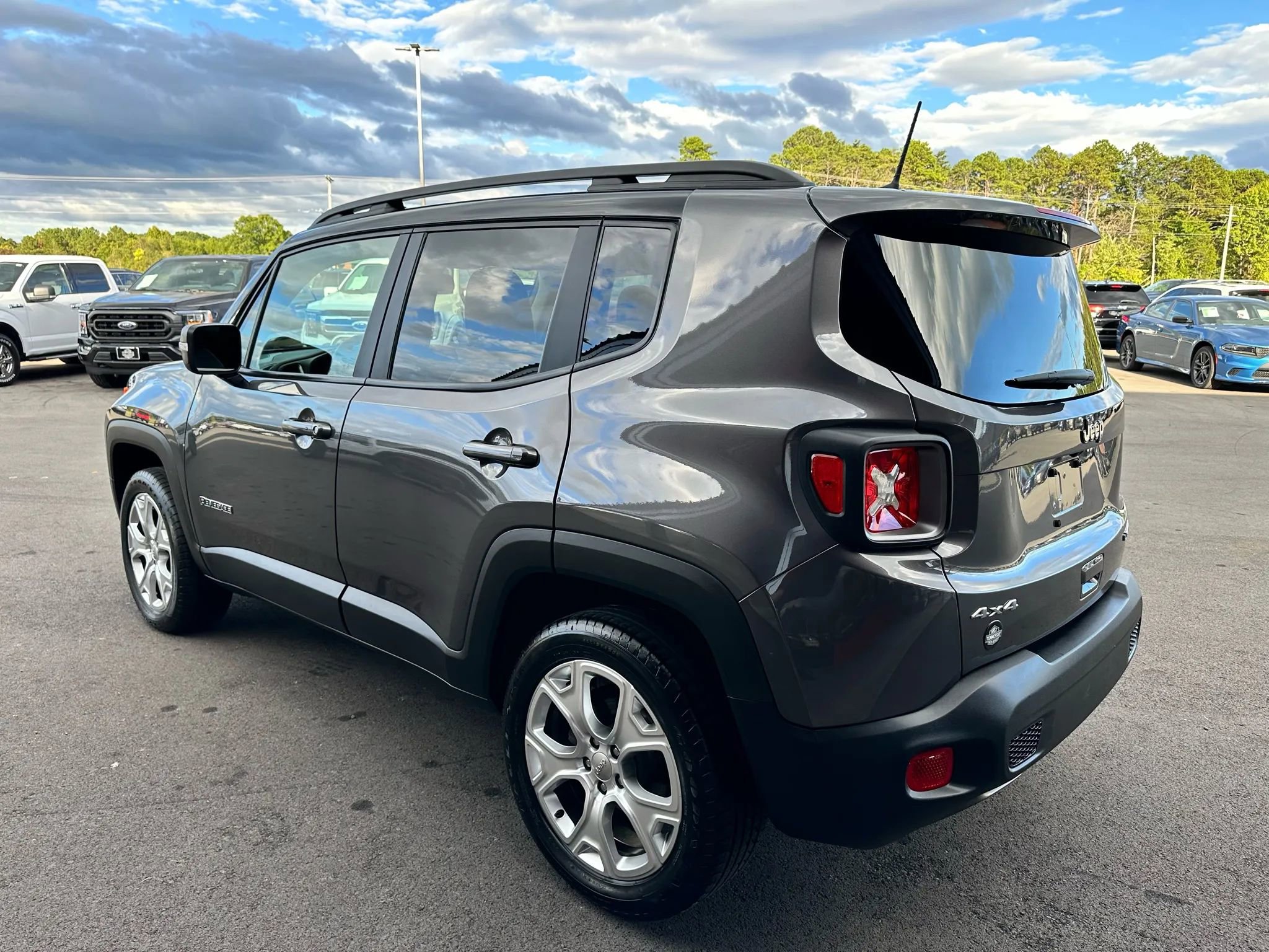Used 2020 Jeep Renegade Limited image 3