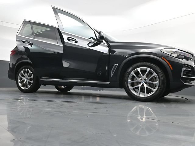 Used 2022 BMW X5 xDrive40i w/ Premium Package AWD/4WD image 41