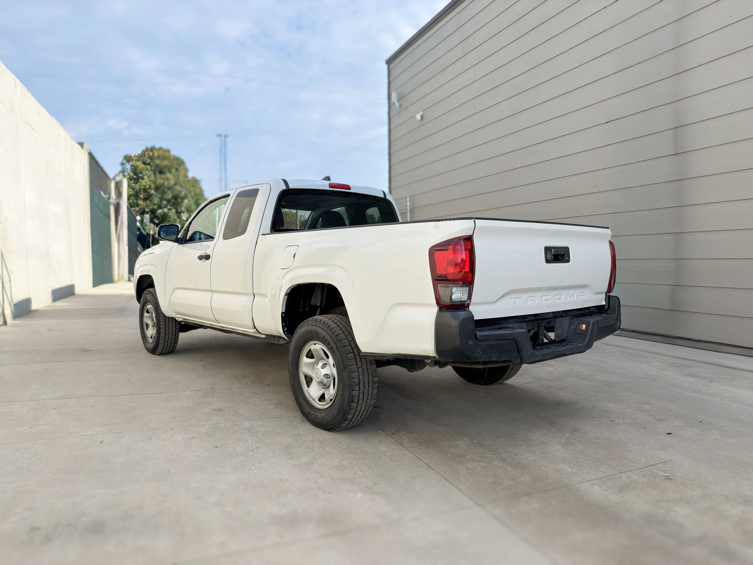 Used 2020 Toyota Tacoma SR image 5
