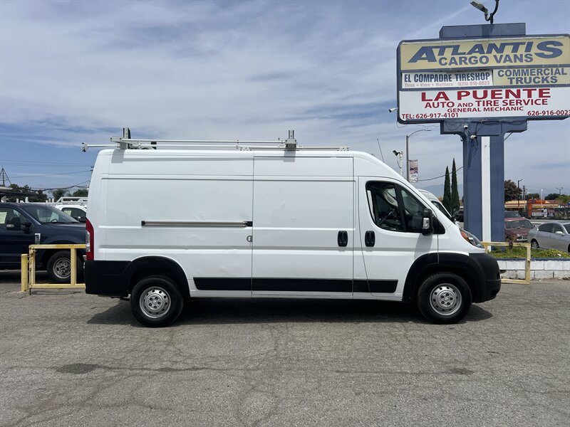 Used 2021 RAM ProMaster 2500 w/ Convenience Group FWD image 2