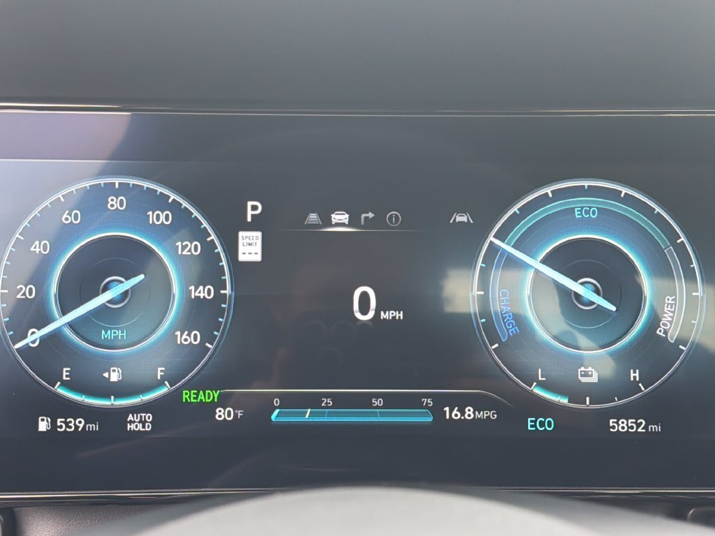 Certified 2025 Hyundai Elantra SEL FWD image 17