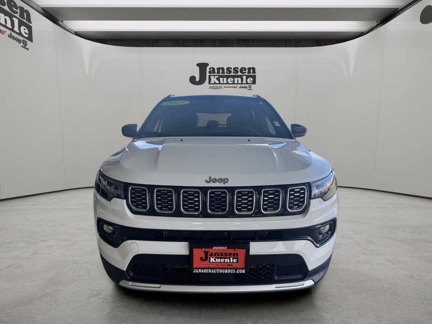 Used 2025 Jeep Compass Limited AWD/4WD image 4