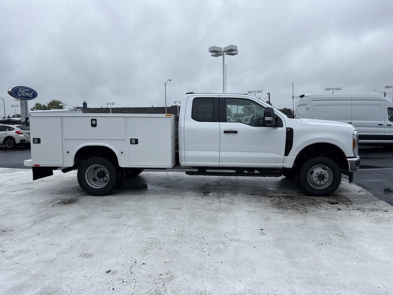 New 2027 Ford F350 XL w/ XL Chrome Package AWD/4WD image 2