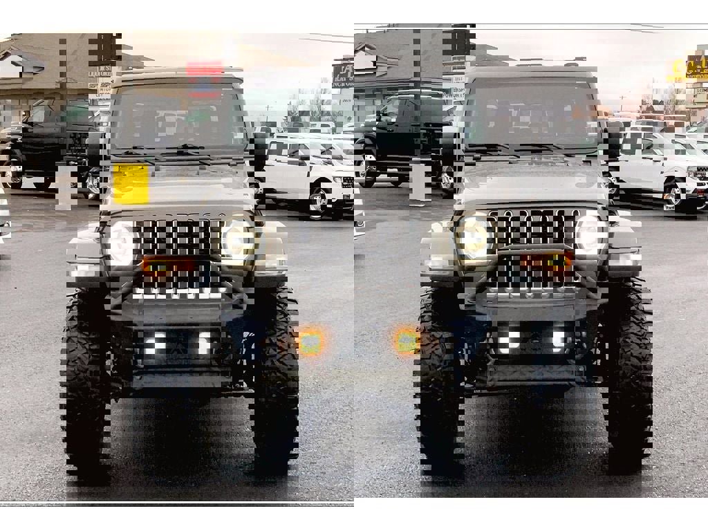 Used 2020 Jeep Gladiator Overland w/ Popular Equipment Package image 3