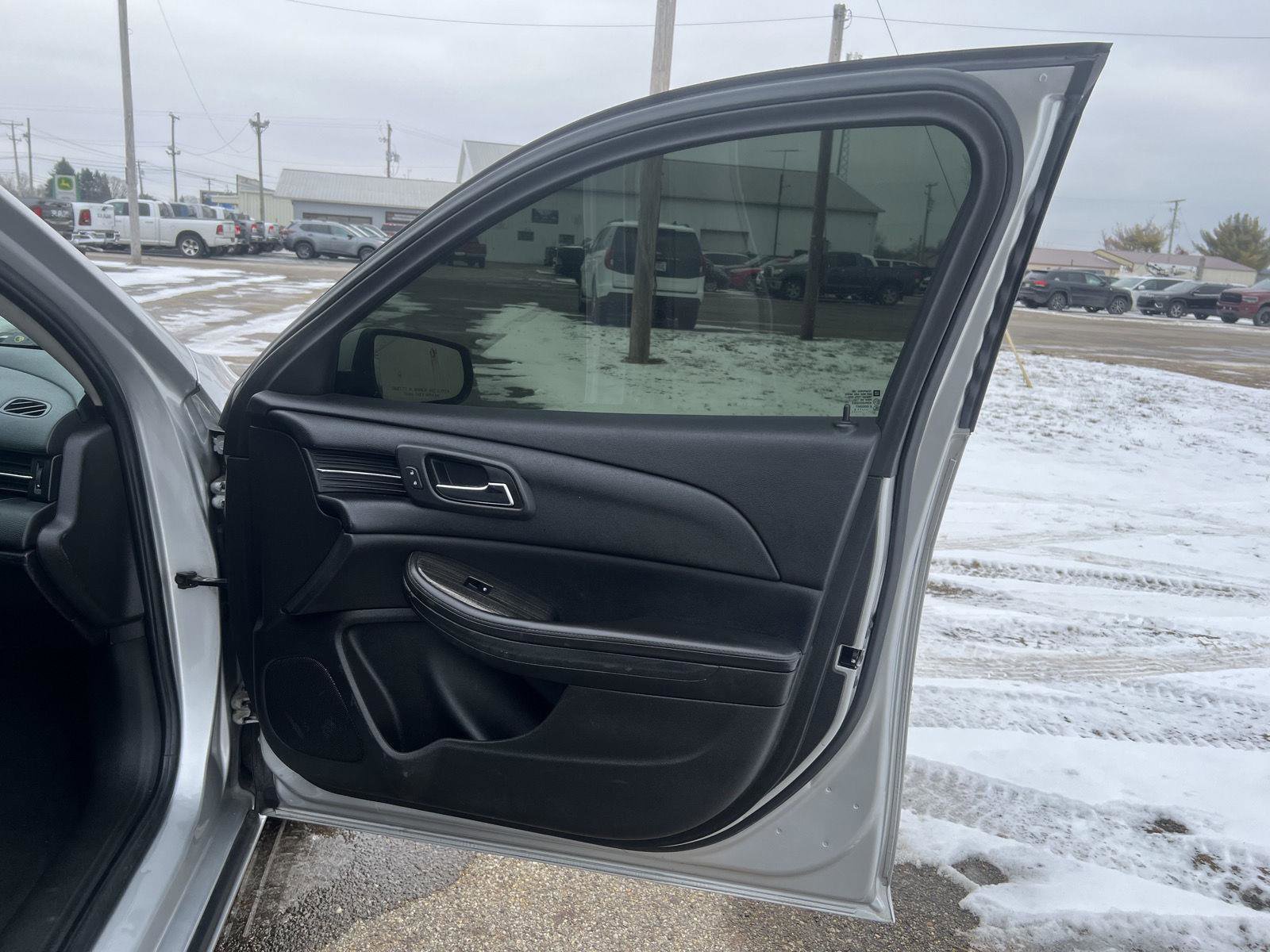 Used 2015 Chevrolet Malibu LT w/ Power Convenience Package image 25