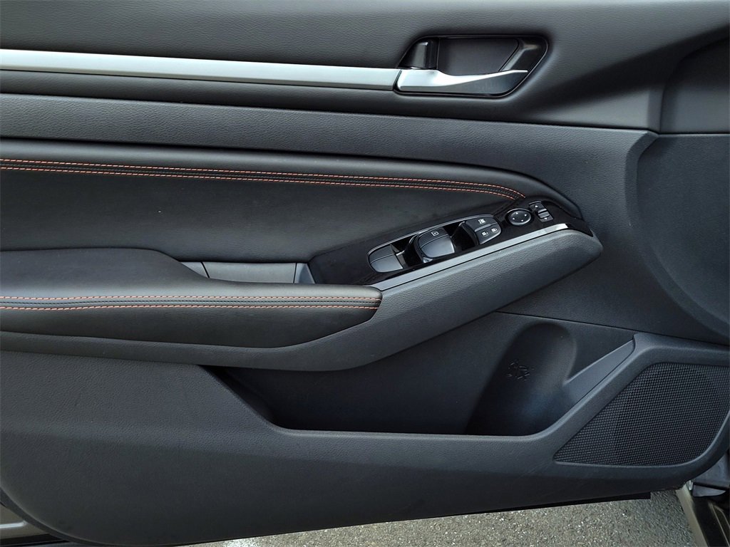 Used 2023 Nissan Altima 2.5 SR image 11