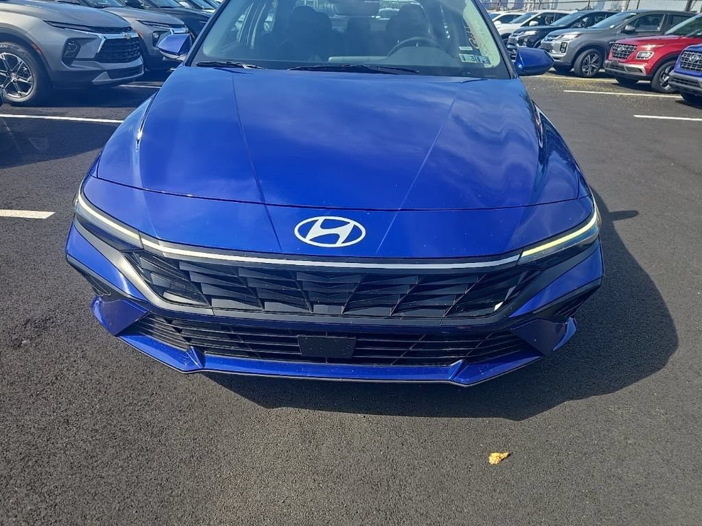 Used 2025 Hyundai Elantra SEL FWD image 2