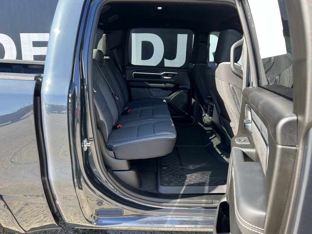 New 2026 RAM 1500 4x4 Crew Cab image 32