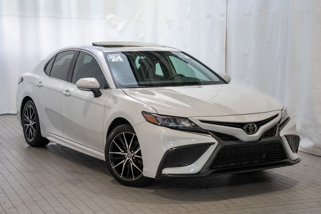 Certified 2024 Toyota Camry SE image 1