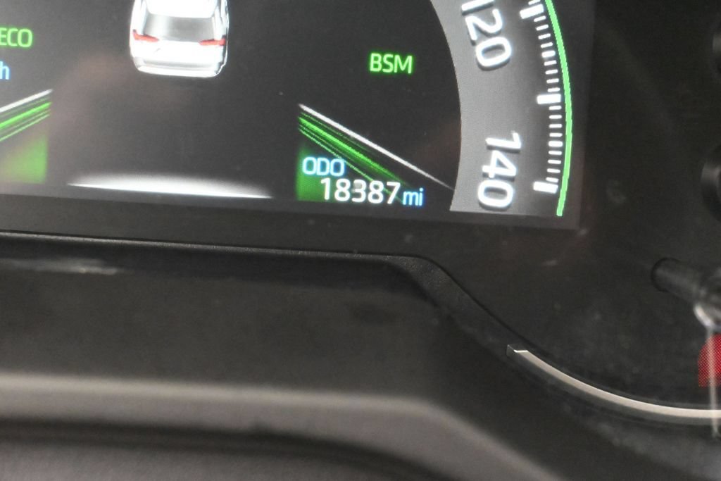 Used 2025 Toyota RAV4 XLE Premium FWD image 33