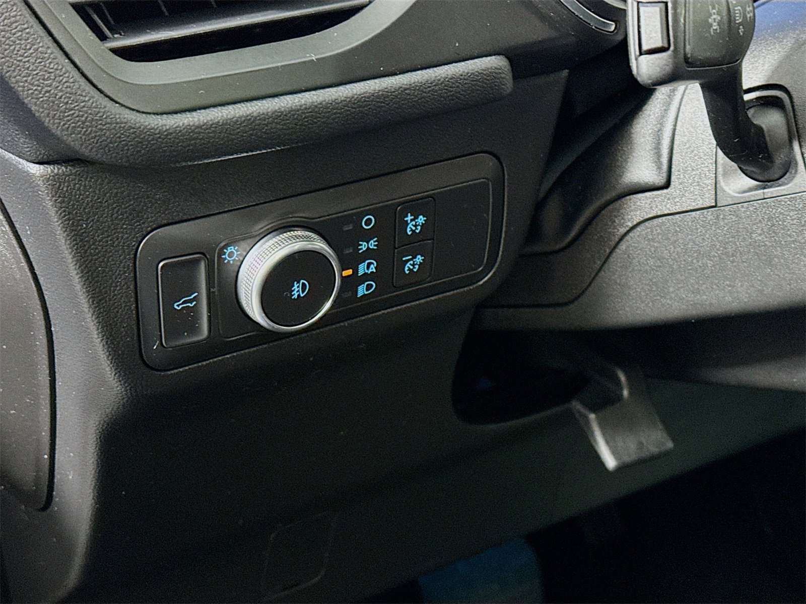 Used 2020 Ford Escape Titanium image 8