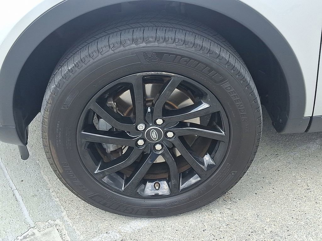 Used 2018 Land Rover Discovery Sport HSE image 29