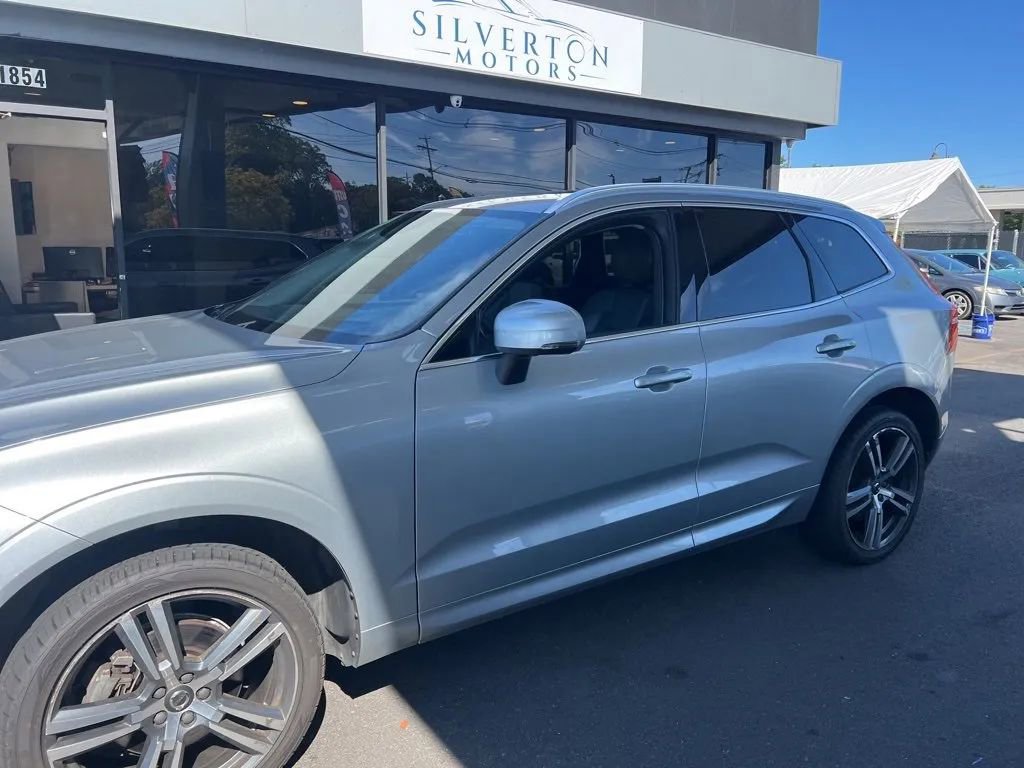 Used 2018 Volvo XC60 T5 Momentum w/ Advanced Package image 3