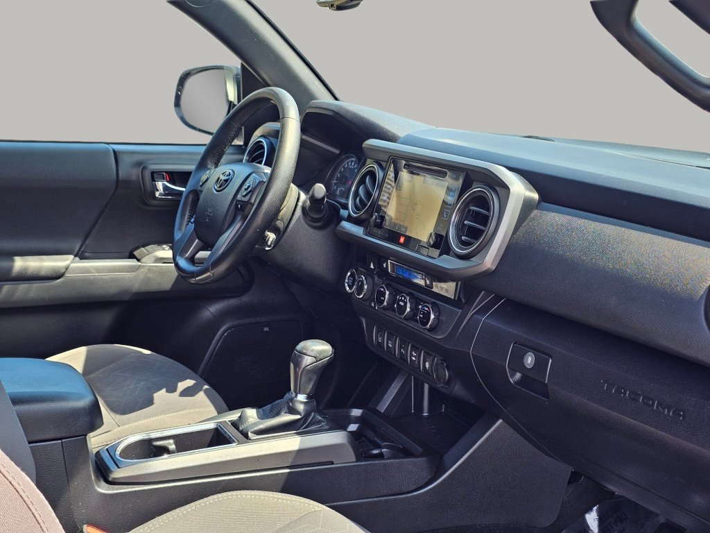 Used 2016 Toyota Tacoma TRD Off-Road AWD/4WD image 30