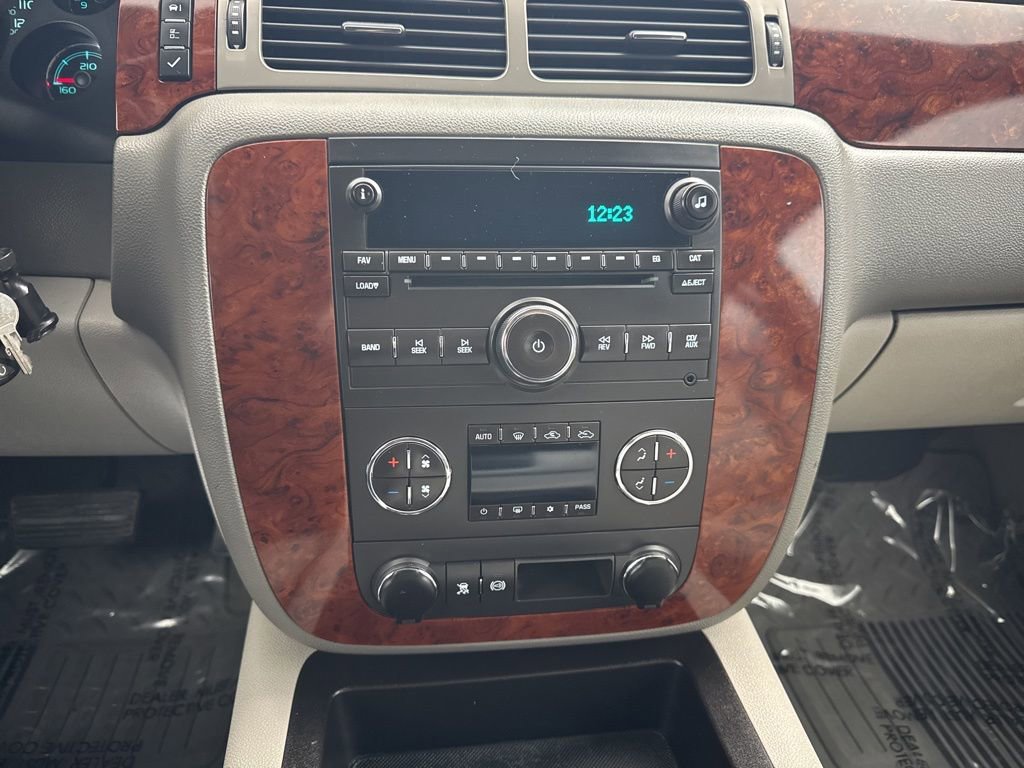 Used 2011 Chevrolet Silverado 2500 LTZ AWD/4WD image 17