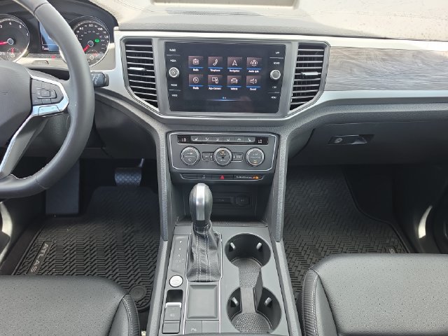 Used 2021 Volkswagen Atlas Cross Sport SE w/ Panoramic Sunroof Package FWD image 11