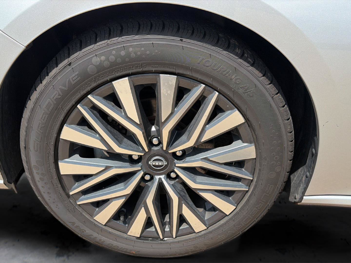 Used 2024 Nissan Altima 2.5 SV FWD image 27