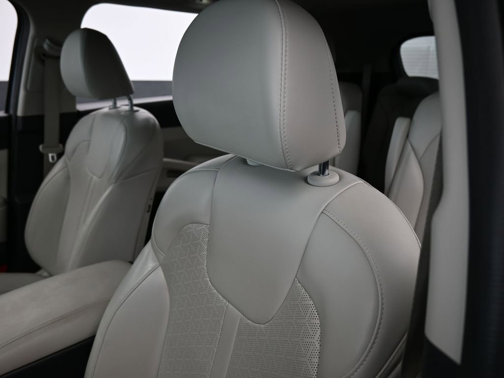 Used 2022 Kia Sorento EX w/ Panoramic Sunroof Package image 17