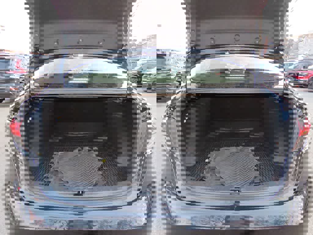 Used 2021 Toyota Corolla LE image 10