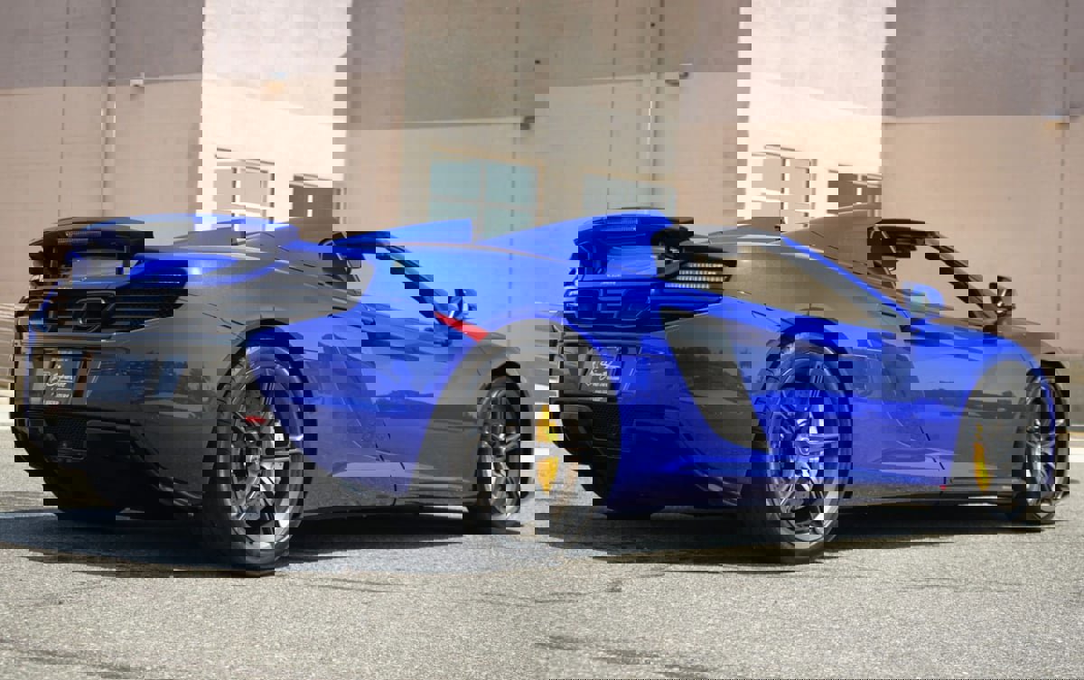 Used 2015 McLaren 650S Spider image 8