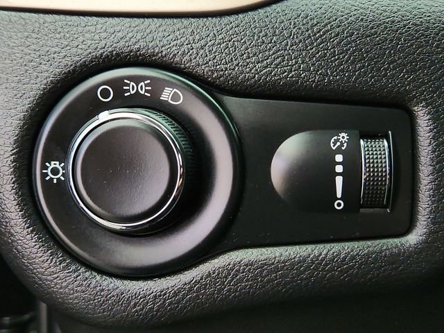 Used 2015 Jeep Cherokee Sport w/ Cold Weather Group AWD/4WD image 17