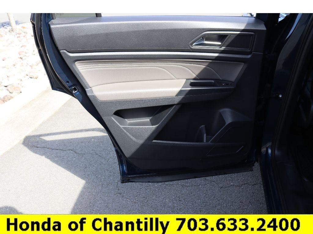 Used 2021 Volkswagen Atlas Cross Sport SE image 28