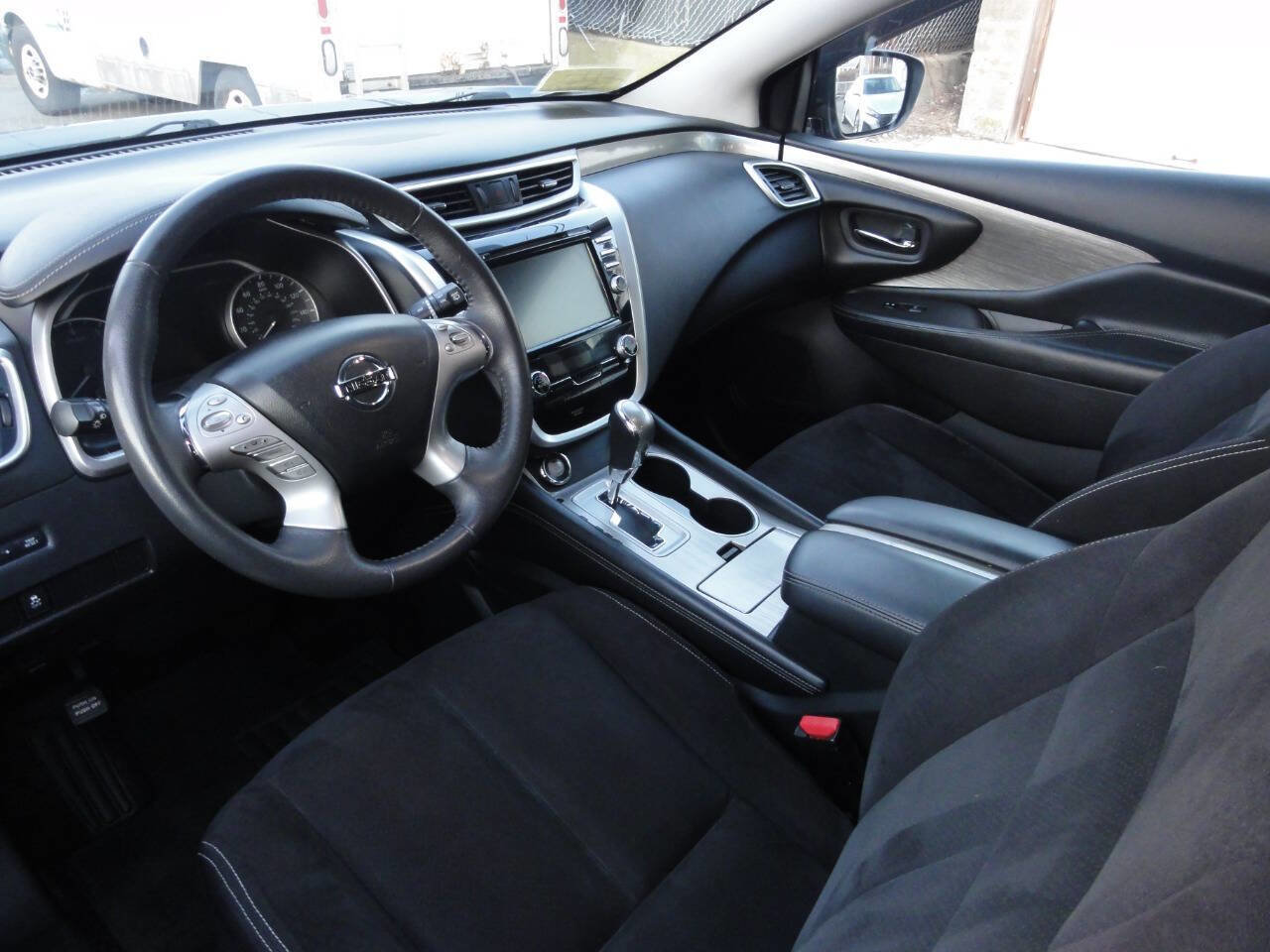 Used 2017 Nissan Murano SV image 9