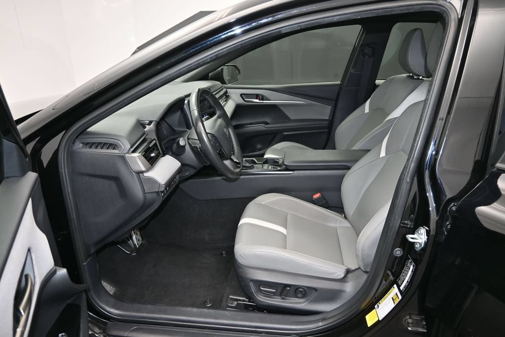 Used 2025 Toyota Camry SE w/ Convenience Package FWD image 13