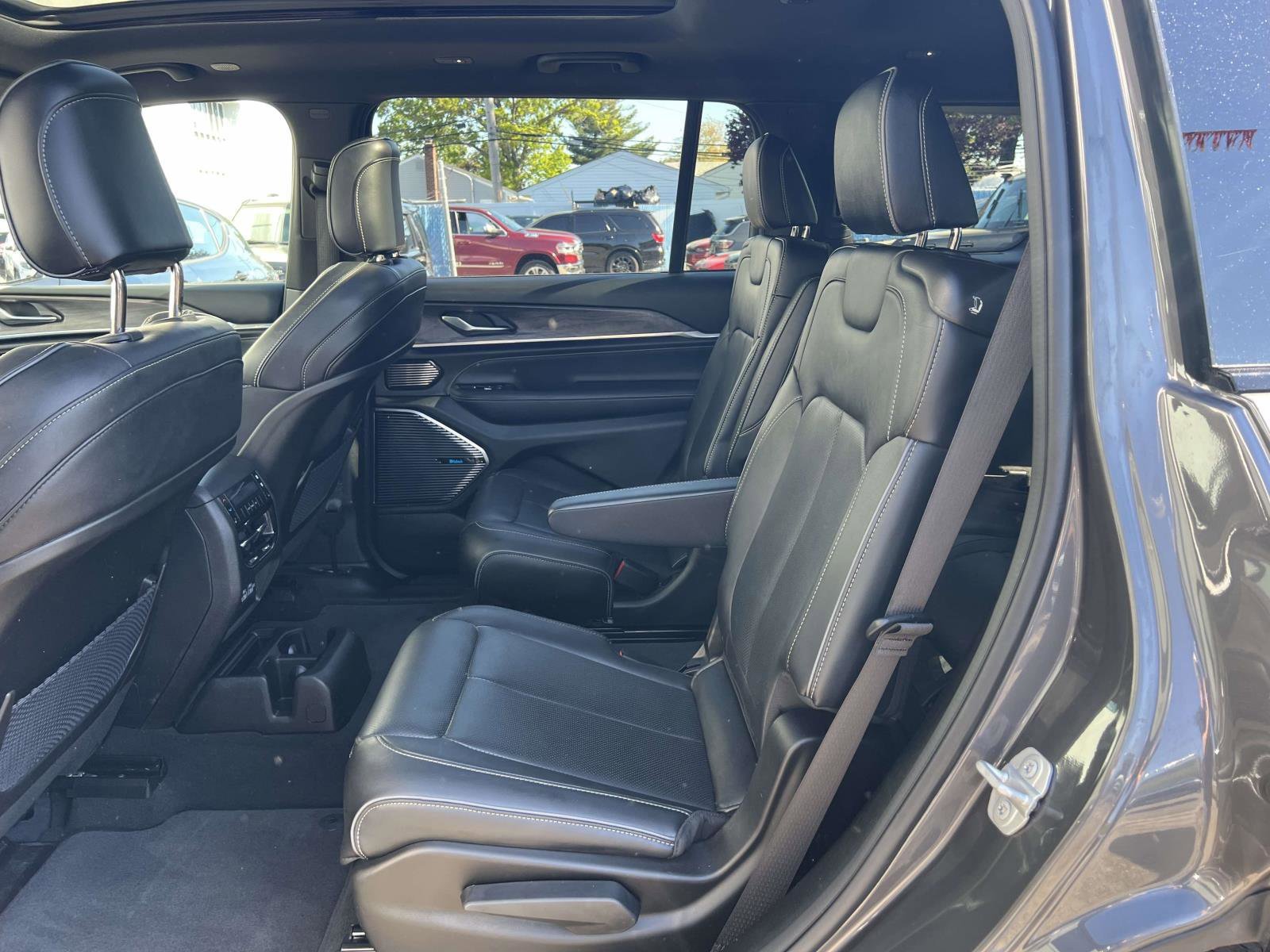 Used 2023 Jeep Grand Cherokee L Overland AWD/4WD image 15