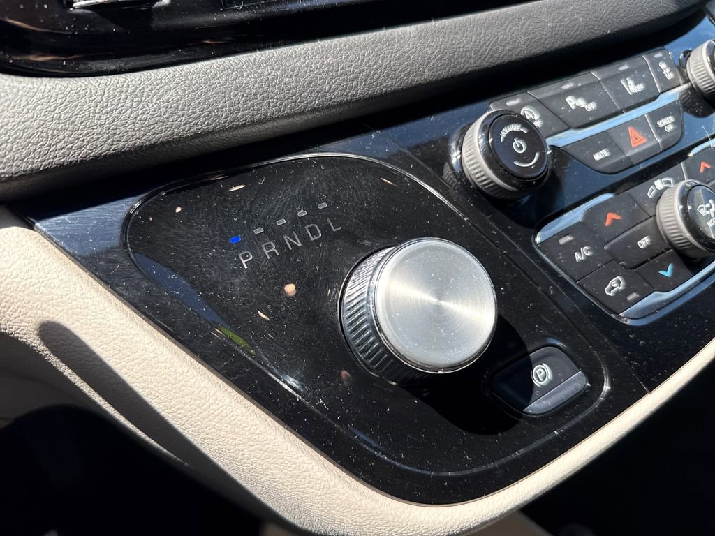 Used 2024 Chrysler Pacifica Touring-L FWD image 41