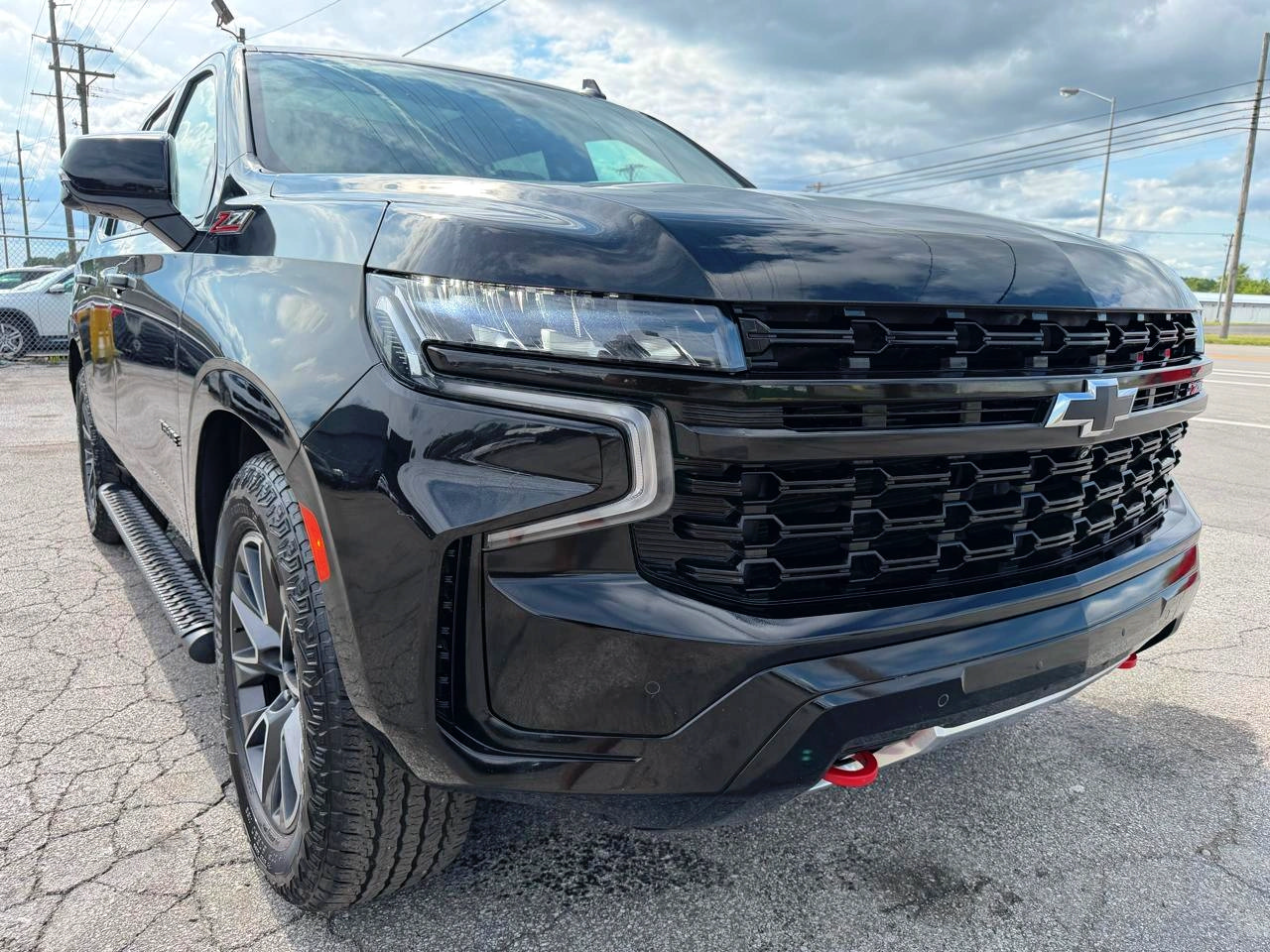 Used 2022 Chevrolet Tahoe Z71 w/ Z71 Off-Road Package AWD/4WD image 3