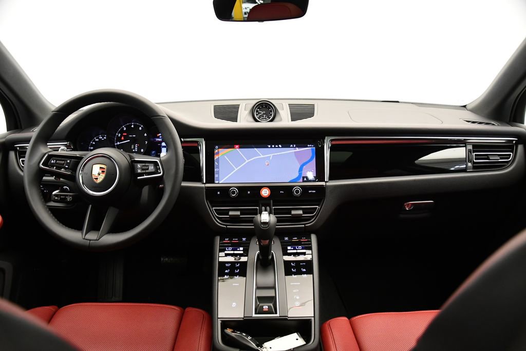 Used 2025 Porsche Macan Turbo image 22