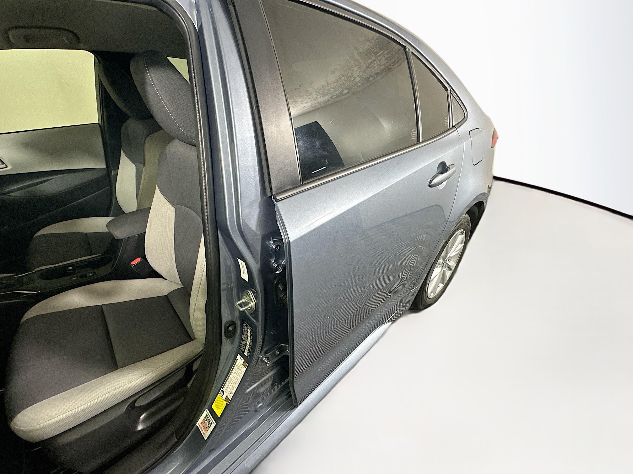Used 2025 Toyota Corolla LE w/ LE Premium Package FWD image 12