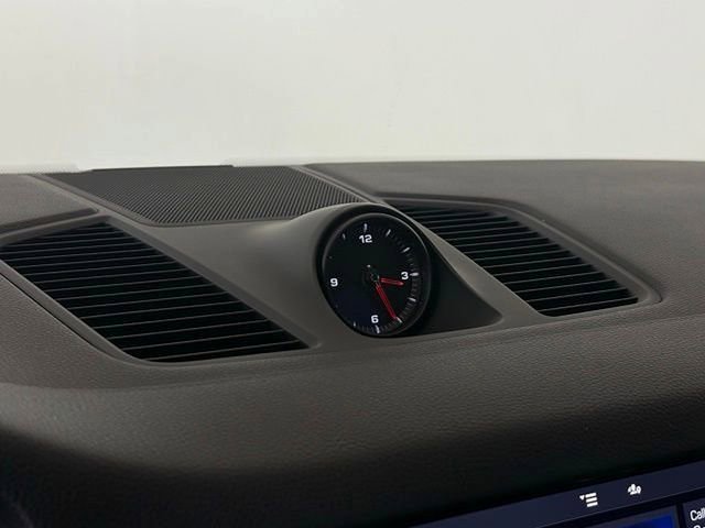 Used 2020 Porsche Cayenne image 32