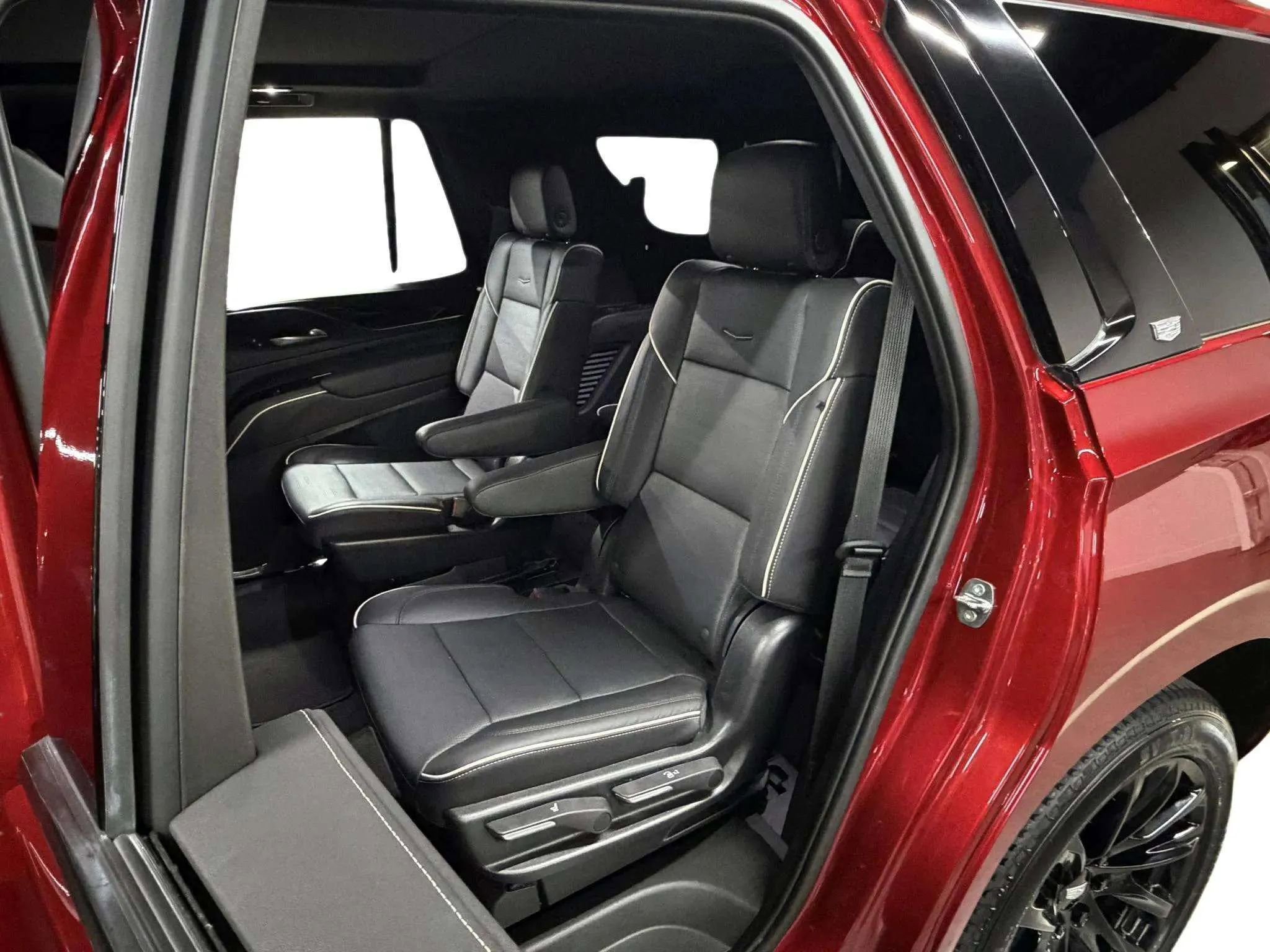 Used 2023 Cadillac Escalade Sport w/ LPO, ONYX Package image 15