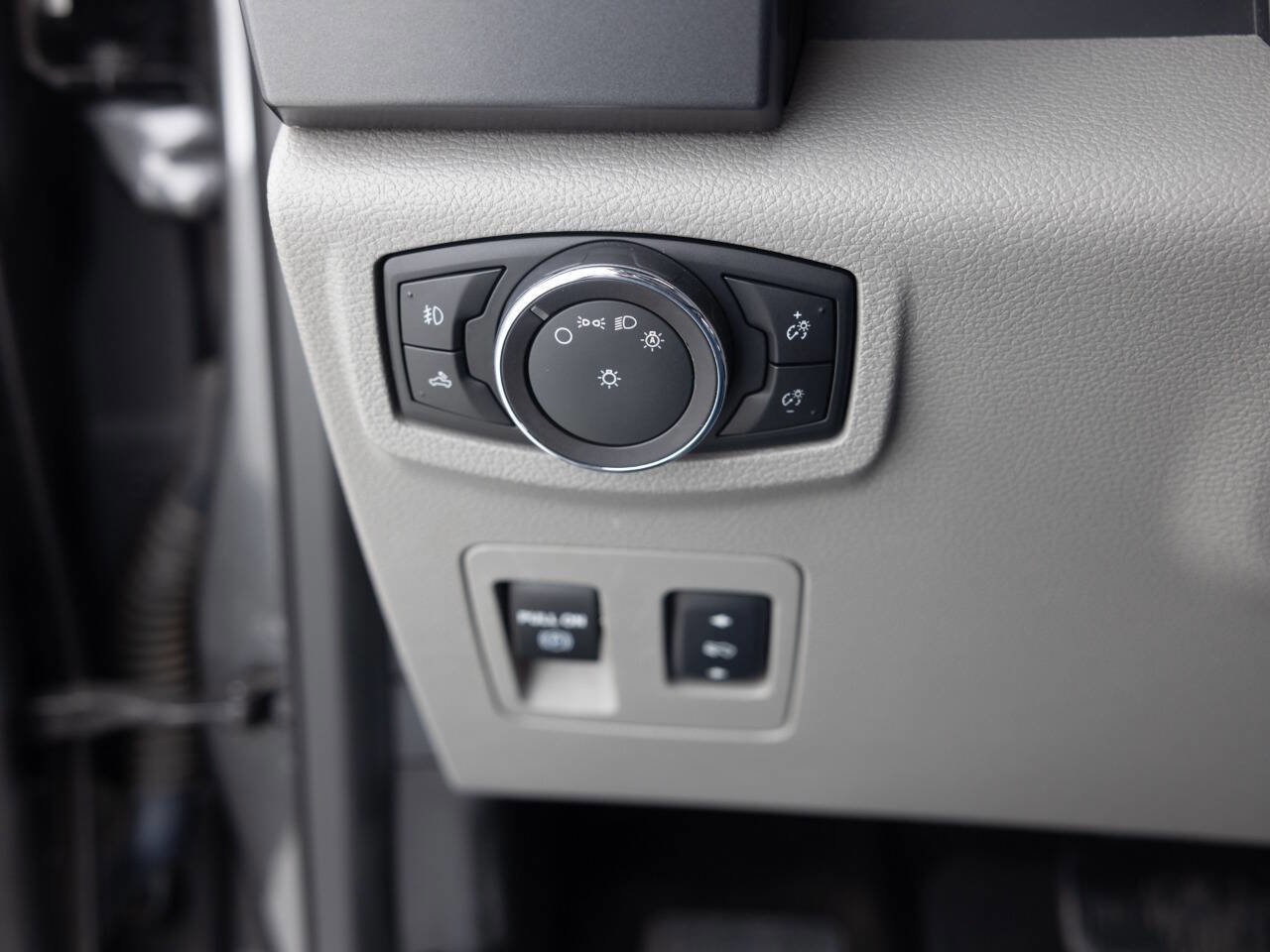 Used 2018 Ford F150 XLT w/ Equipment Group 302A Luxury image 40