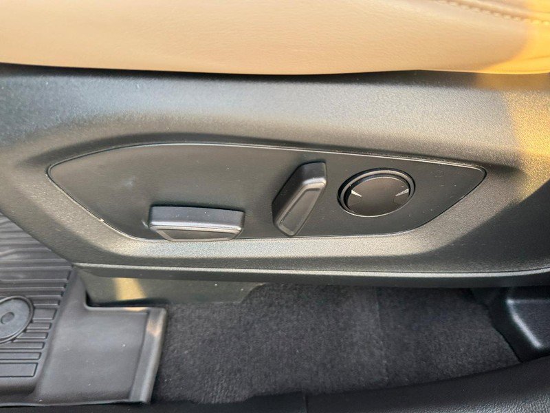 Used 2023 Ford Explorer XLT w/ Equipment Group 202A image 17