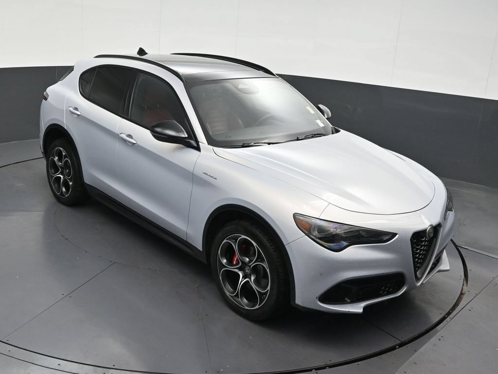 Used 2025 Alfa Romeo Stelvio Sprint w/ Veloce Package AWD/4WD image 21