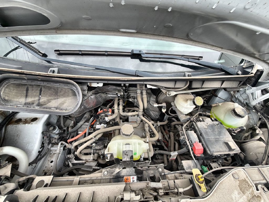 Used 2023 Ford E-Transit Medium Roof RWD image 18