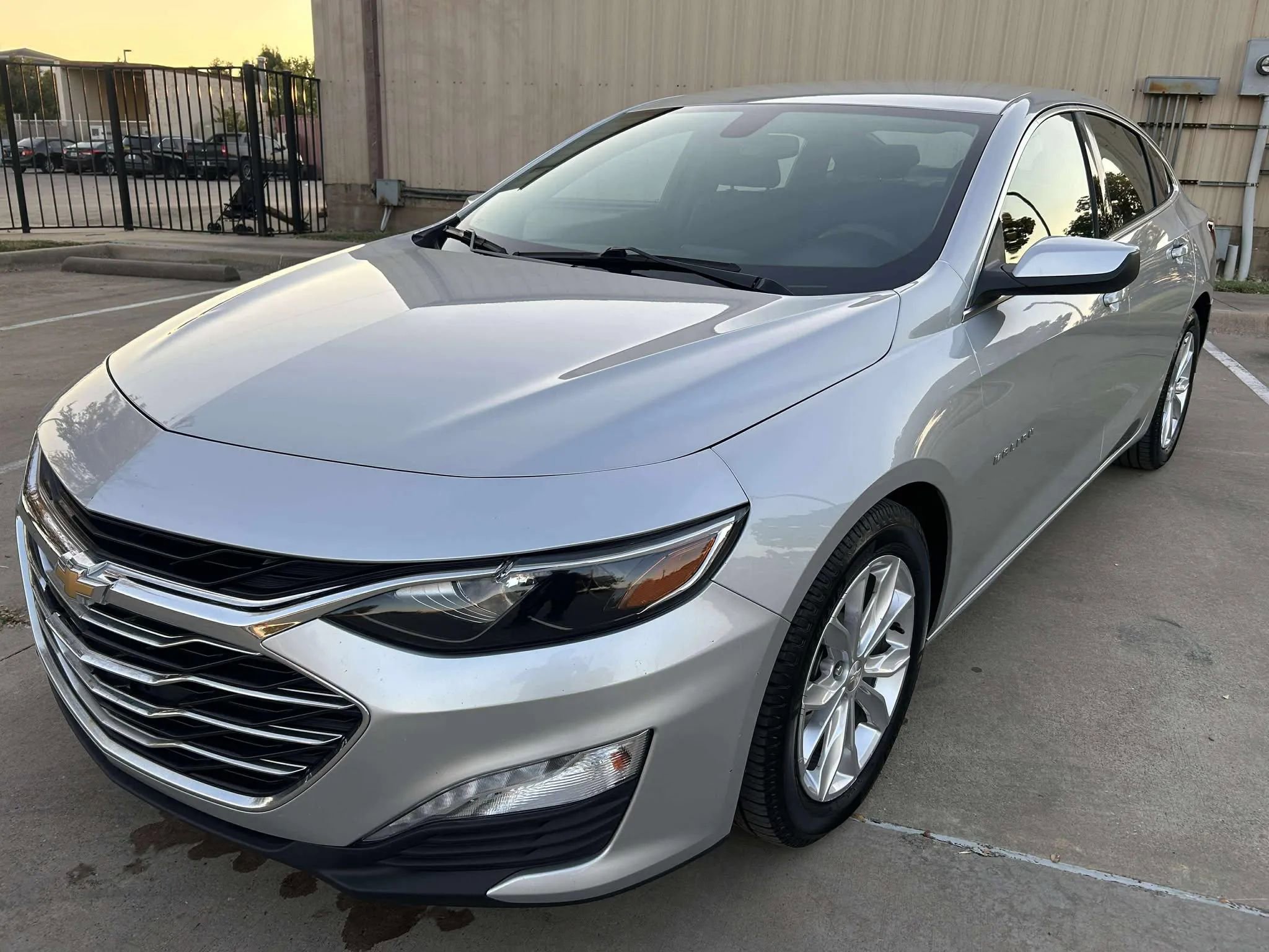 Used 2019 Chevrolet Malibu LT image 2