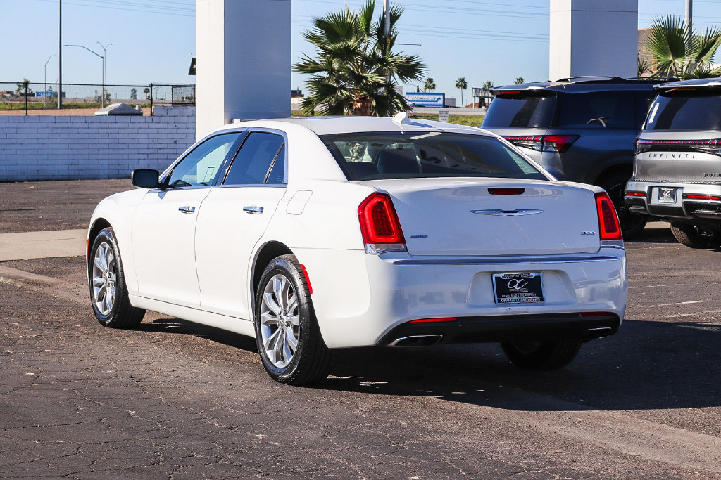 Used 2018 Chrysler 300 Limited AWD/4WD image 4