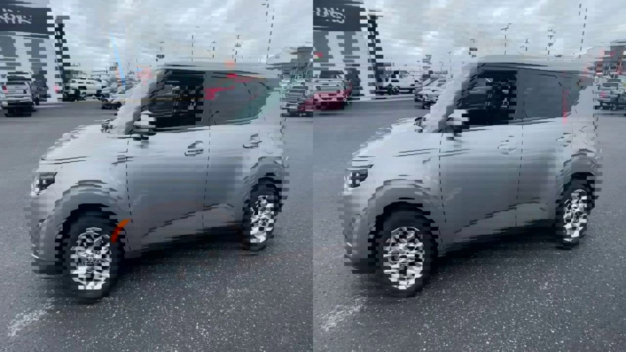 Used 2023 Kia Soul LX w/ Option Group 015 FWD image 6