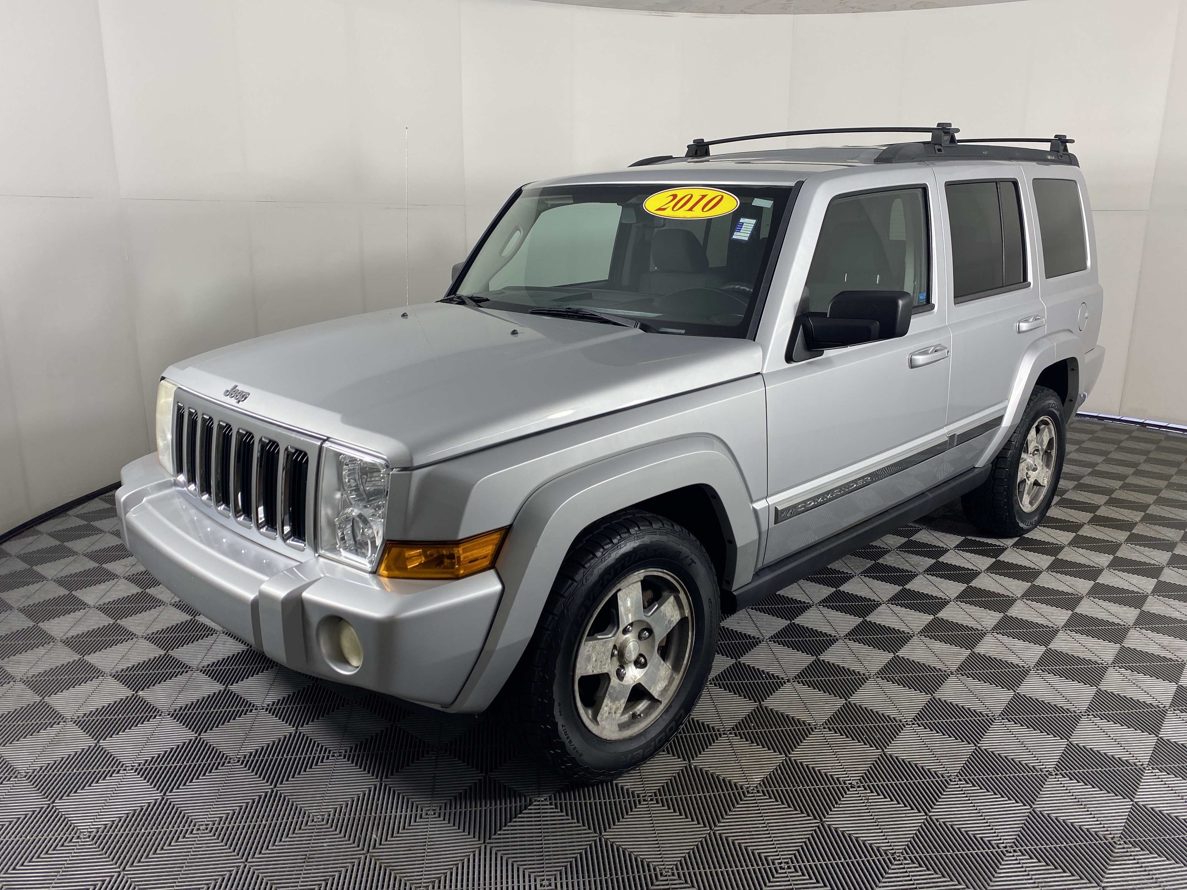 Used 2010 Jeep Commander Sport AWD/4WD image 6