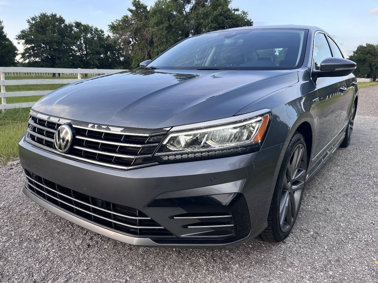 Used 2019 Volkswagen Passat 2.0T SE R-Line FWD image 2