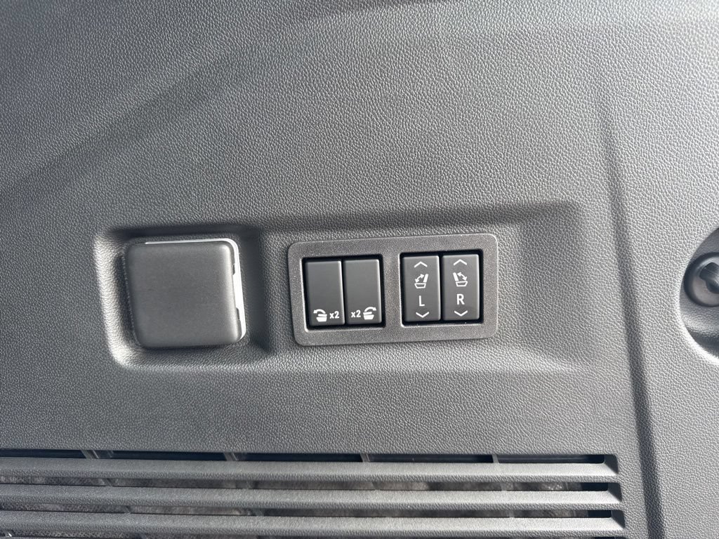New 2026 GMC Yukon AT4 w/ AT4 Premium Plus Package AWD/4WD image 36
